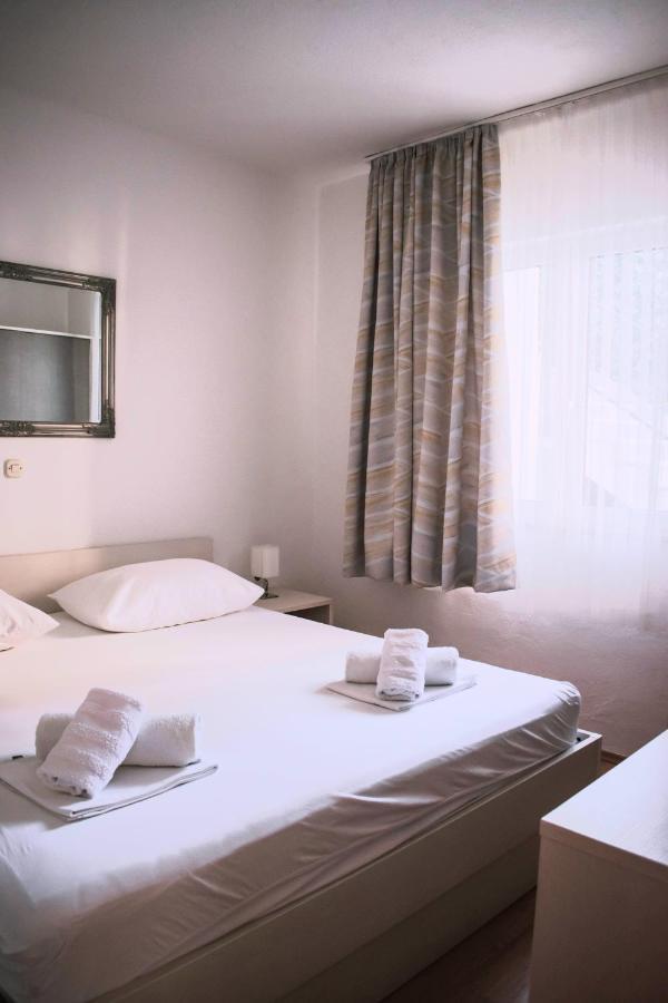Apartment With Private Pool "Patricia" มาคาร์สกา ภายนอก รูปภาพ
