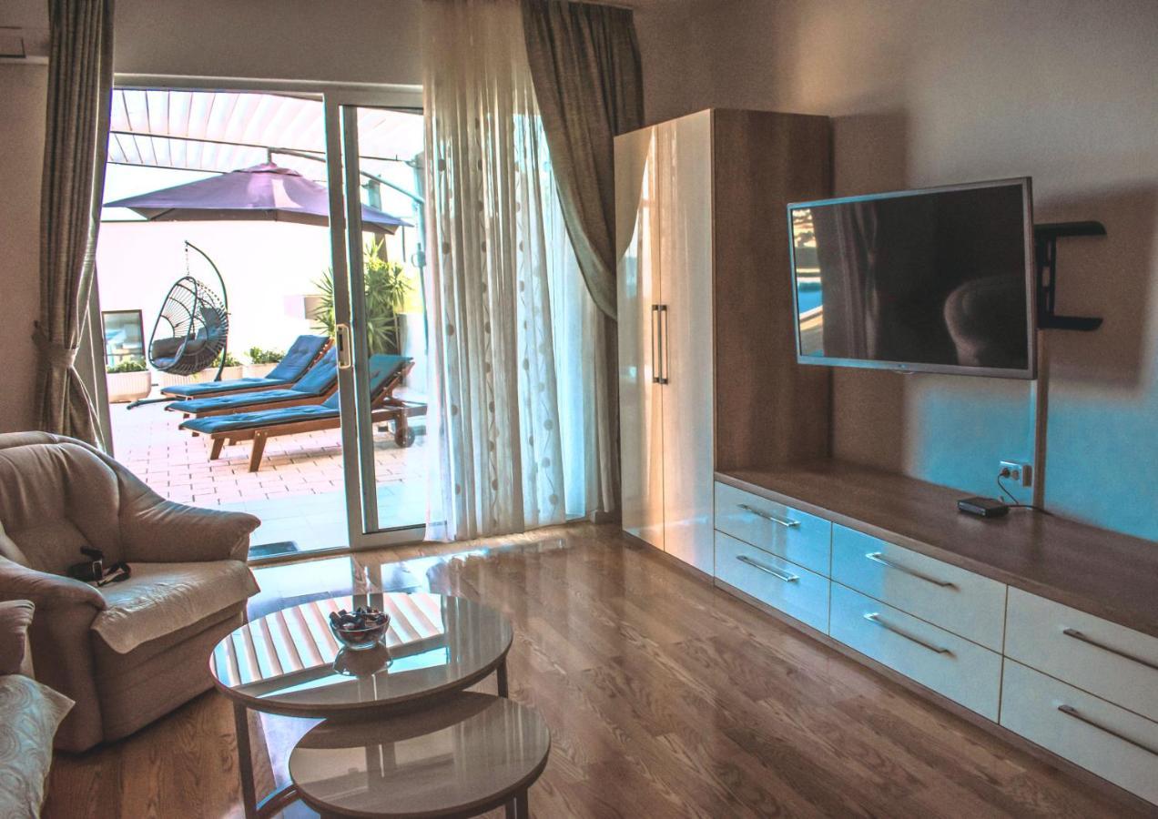 Apartment With Private Pool "Patricia" มาคาร์สกา ภายนอก รูปภาพ