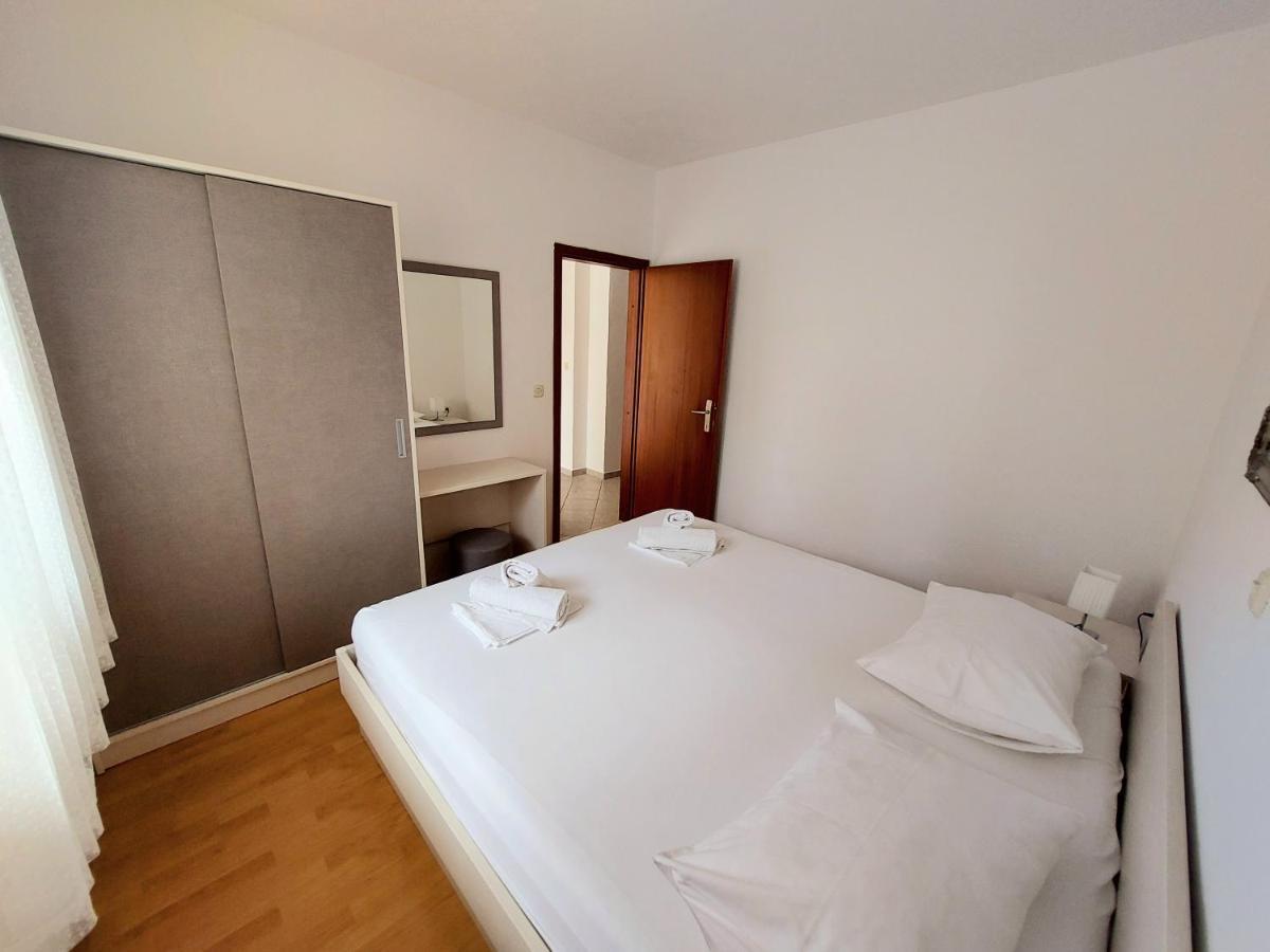 Apartment With Private Pool "Patricia" มาคาร์สกา ภายนอก รูปภาพ