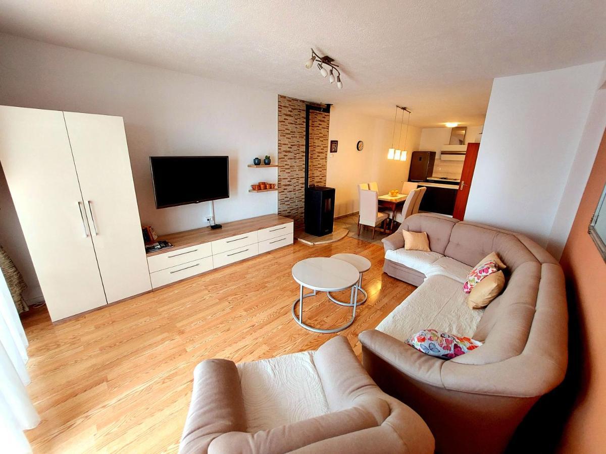 Apartment With Private Pool "Patricia" มาคาร์สกา ภายนอก รูปภาพ